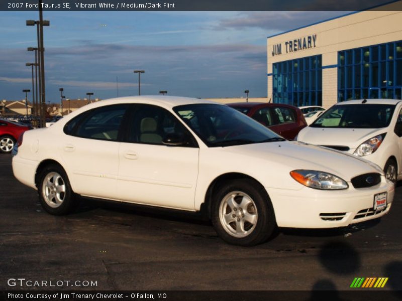 Vibrant White / Medium/Dark Flint 2007 Ford Taurus SE