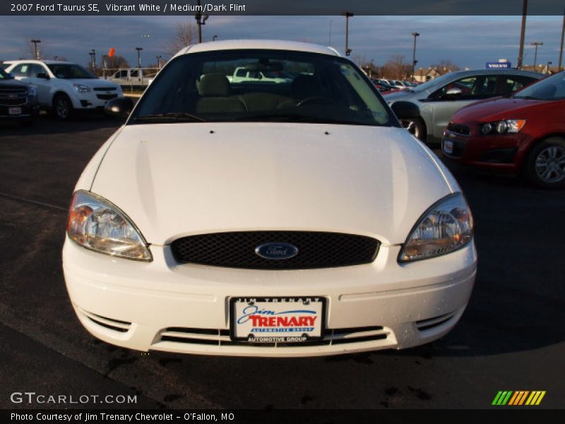 Vibrant White / Medium/Dark Flint 2007 Ford Taurus SE