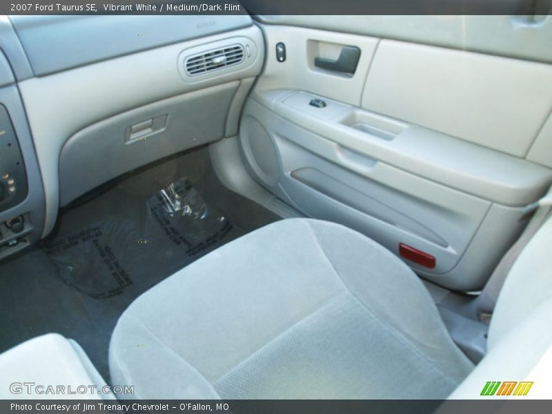 Vibrant White / Medium/Dark Flint 2007 Ford Taurus SE
