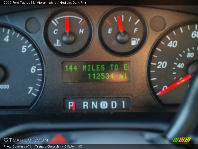 Vibrant White / Medium/Dark Flint 2007 Ford Taurus SE