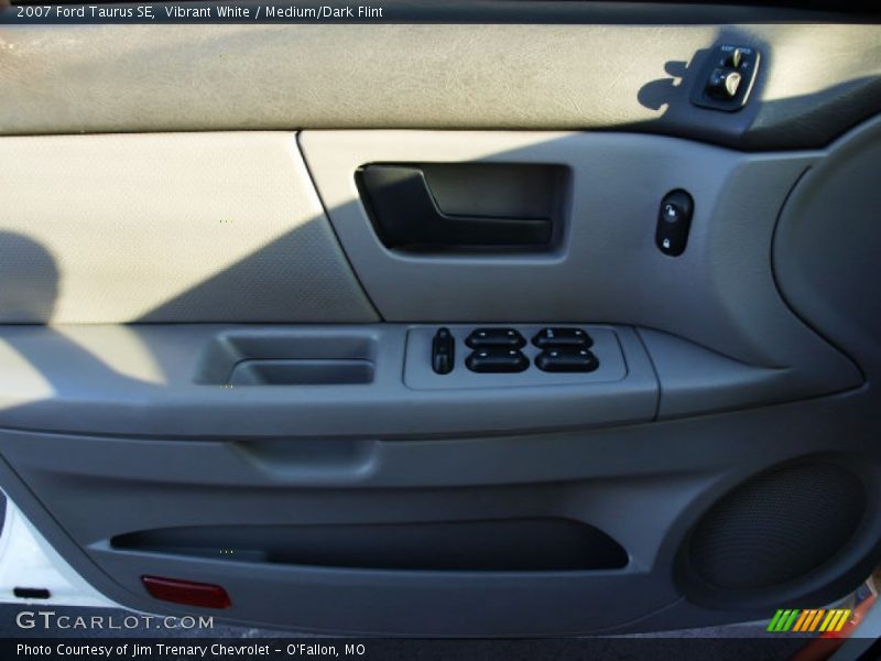Vibrant White / Medium/Dark Flint 2007 Ford Taurus SE