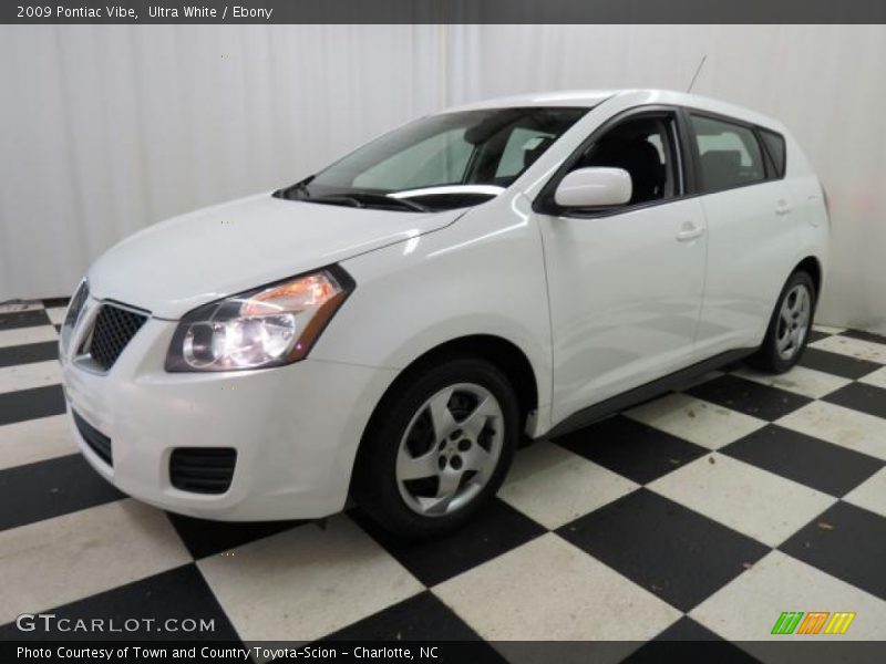 Ultra White / Ebony 2009 Pontiac Vibe