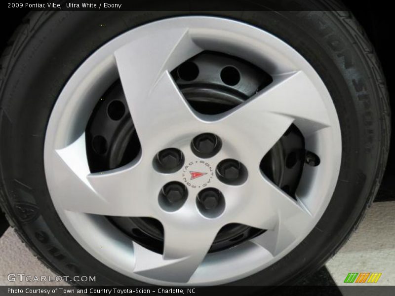 Ultra White / Ebony 2009 Pontiac Vibe