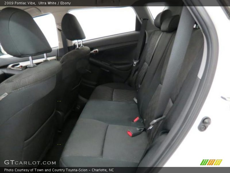 Ultra White / Ebony 2009 Pontiac Vibe
