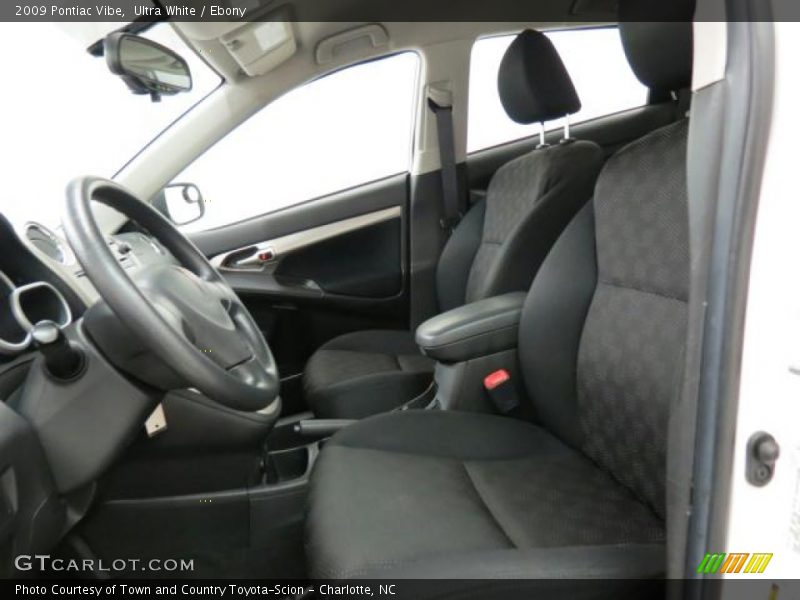 Ultra White / Ebony 2009 Pontiac Vibe