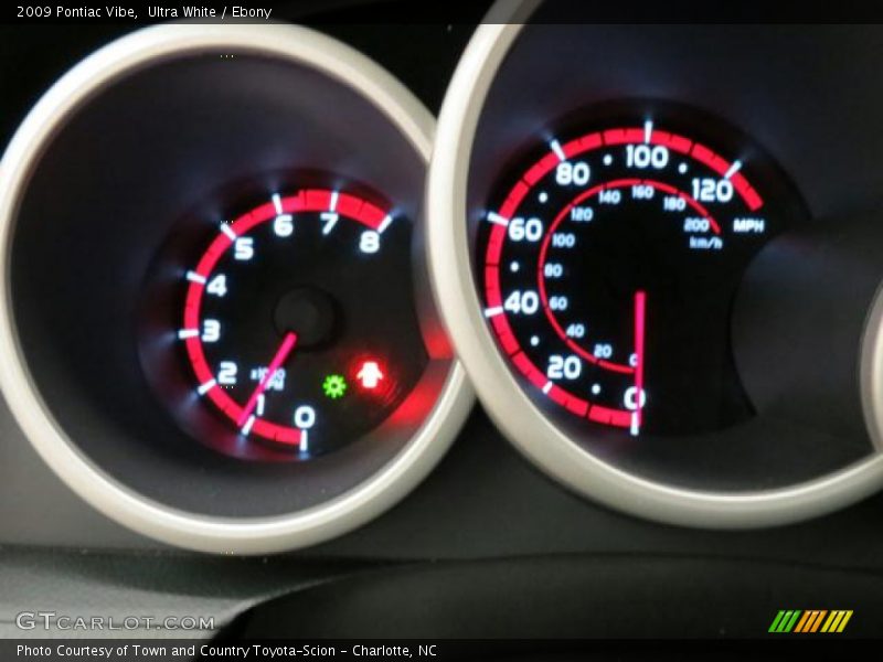 Ultra White / Ebony 2009 Pontiac Vibe