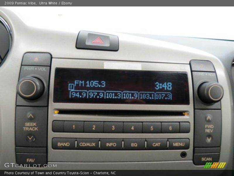 Ultra White / Ebony 2009 Pontiac Vibe