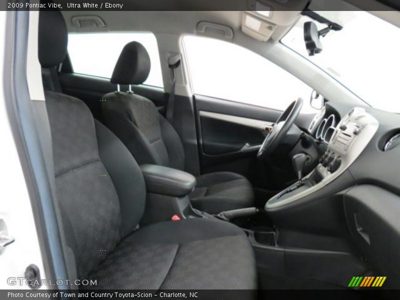 Ultra White / Ebony 2009 Pontiac Vibe
