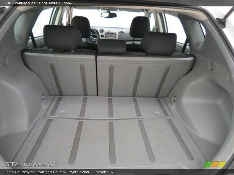 Ultra White / Ebony 2009 Pontiac Vibe