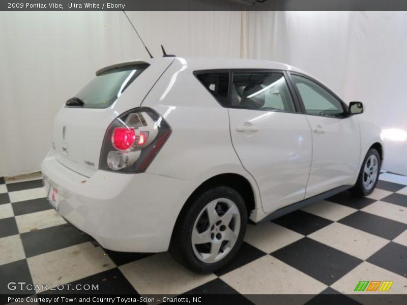 Ultra White / Ebony 2009 Pontiac Vibe