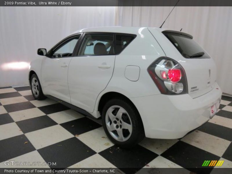 Ultra White / Ebony 2009 Pontiac Vibe