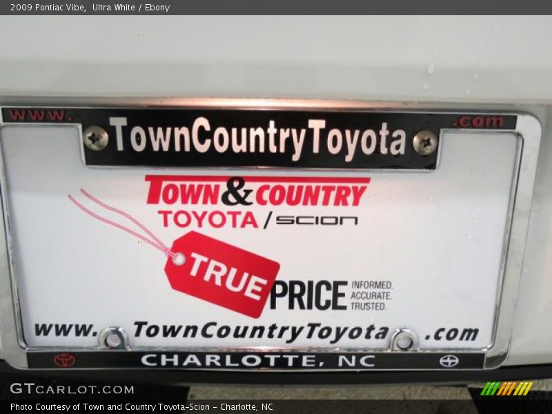 Ultra White / Ebony 2009 Pontiac Vibe