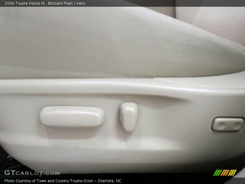 Blizzard Pearl / Ivory 2009 Toyota Venza I4