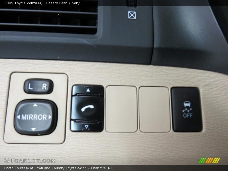 Blizzard Pearl / Ivory 2009 Toyota Venza I4