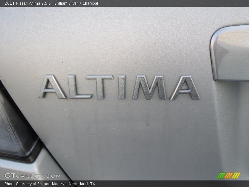 Brilliant Silver / Charcoal 2011 Nissan Altima 2.5 S