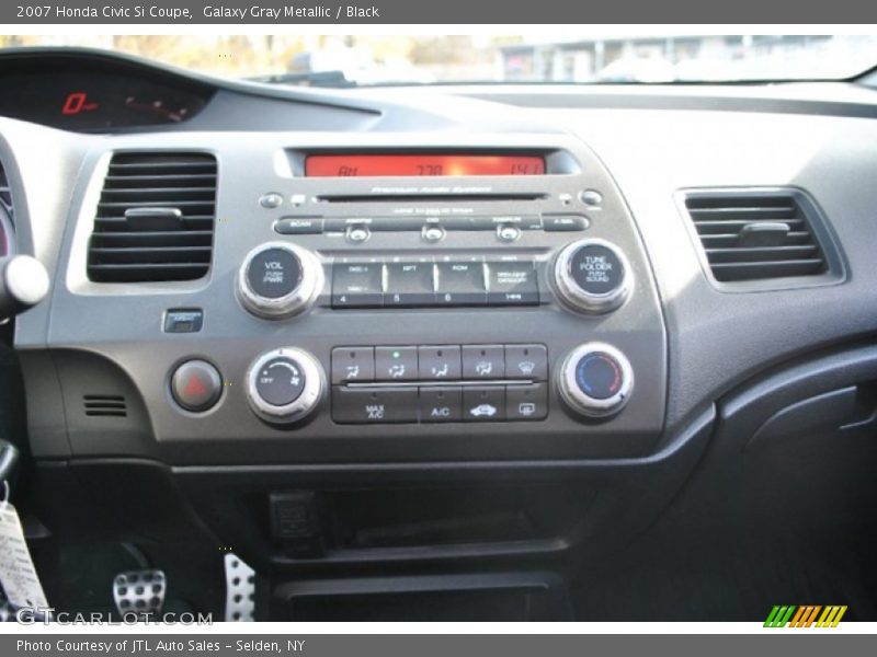 Controls of 2007 Civic Si Coupe