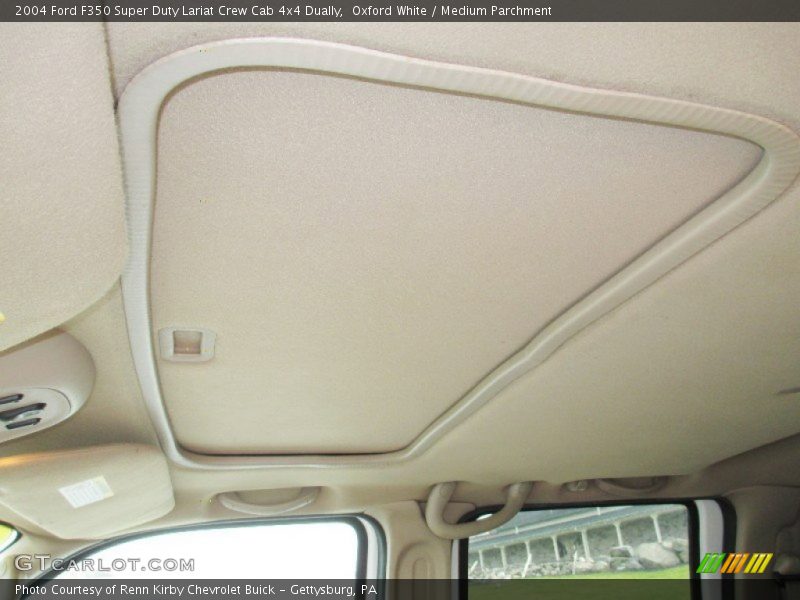 Oxford White / Medium Parchment 2004 Ford F350 Super Duty Lariat Crew Cab 4x4 Dually