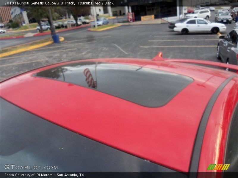 Sunroof of 2010 Genesis Coupe 3.8 Track