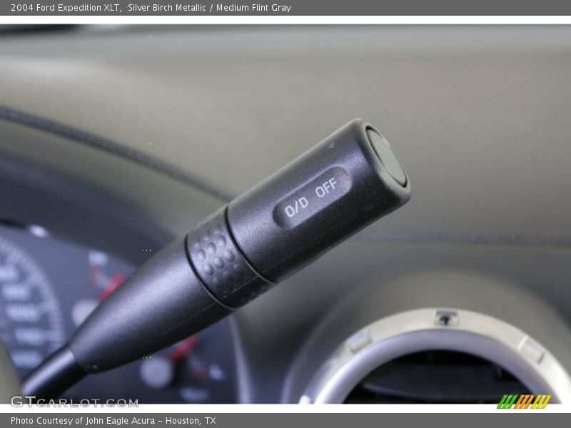 Silver Birch Metallic / Medium Flint Gray 2004 Ford Expedition XLT