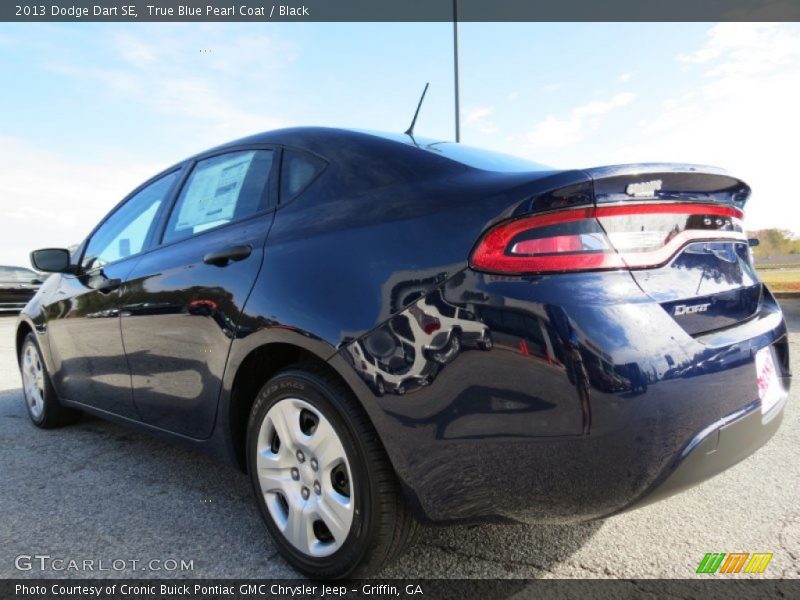 True Blue Pearl Coat / Black 2013 Dodge Dart SE