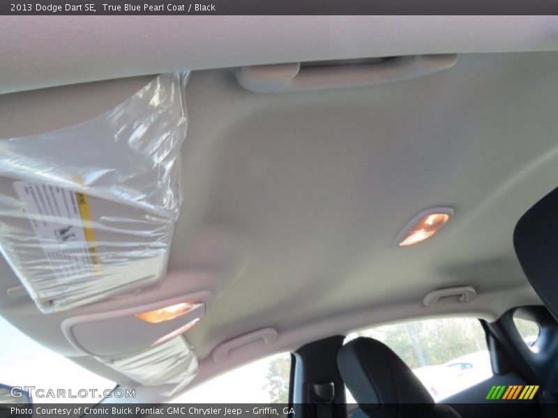 True Blue Pearl Coat / Black 2013 Dodge Dart SE