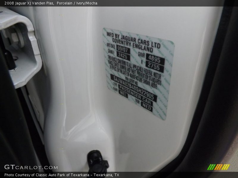 Porcelain / Ivory/Mocha 2008 Jaguar XJ Vanden Plas