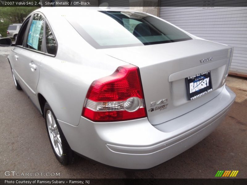 Silver Metallic / Off-Black 2007 Volvo S40 2.4i