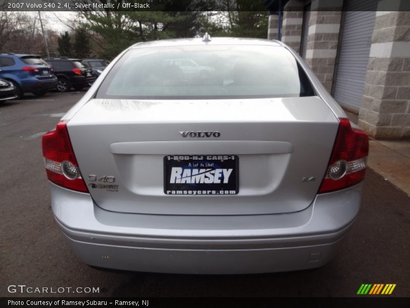 Silver Metallic / Off-Black 2007 Volvo S40 2.4i