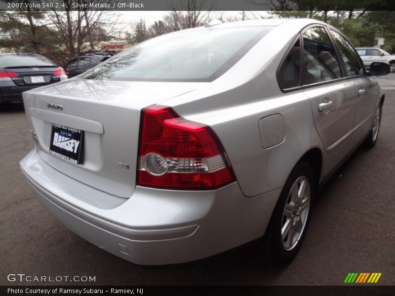 Silver Metallic / Off-Black 2007 Volvo S40 2.4i