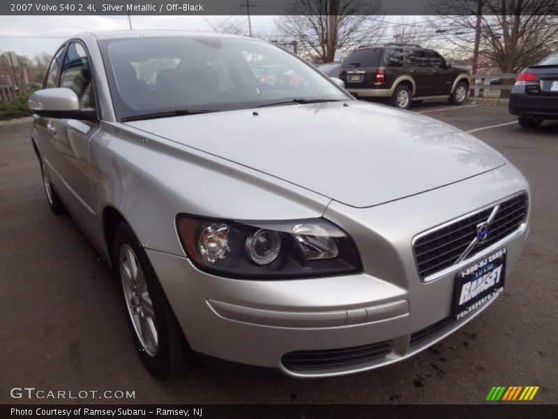 Silver Metallic / Off-Black 2007 Volvo S40 2.4i