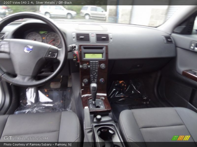 Silver Metallic / Off-Black 2007 Volvo S40 2.4i