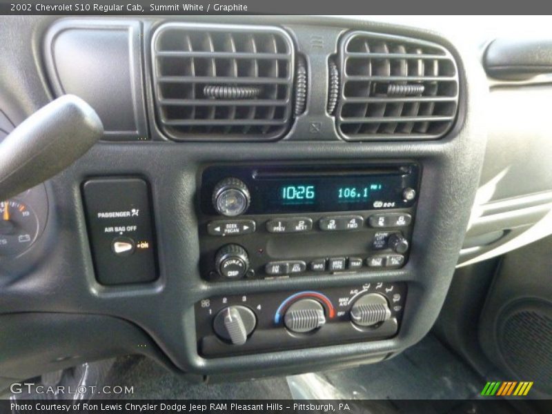 Summit White / Graphite 2002 Chevrolet S10 Regular Cab