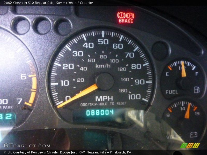 Summit White / Graphite 2002 Chevrolet S10 Regular Cab