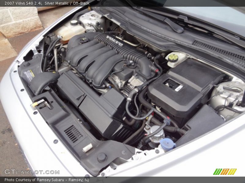 Silver Metallic / Off-Black 2007 Volvo S40 2.4i