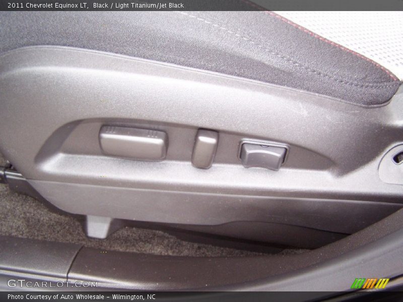 Black / Light Titanium/Jet Black 2011 Chevrolet Equinox LT