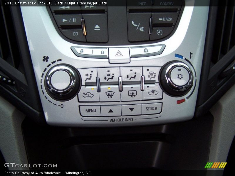 Black / Light Titanium/Jet Black 2011 Chevrolet Equinox LT