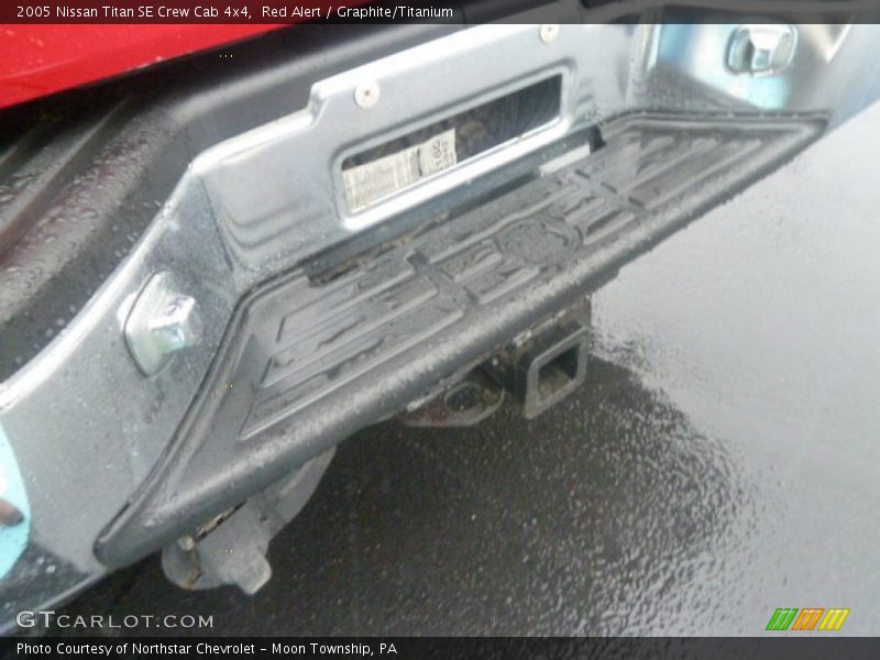 Red Alert / Graphite/Titanium 2005 Nissan Titan SE Crew Cab 4x4