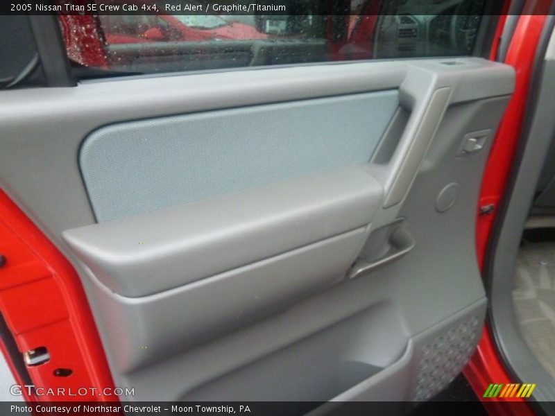 Red Alert / Graphite/Titanium 2005 Nissan Titan SE Crew Cab 4x4