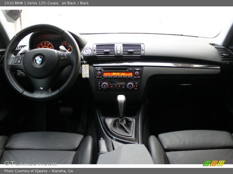 Dashboard of 2010 1 Series 135i Coupe