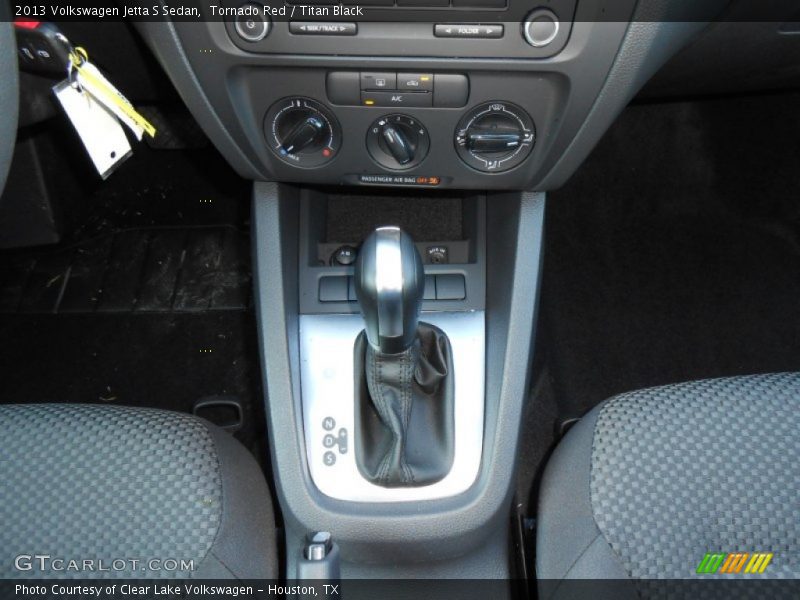 Tornado Red / Titan Black 2013 Volkswagen Jetta S Sedan