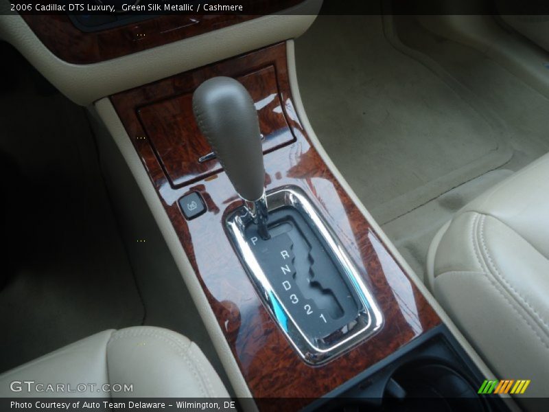 Green Silk Metallic / Cashmere 2006 Cadillac DTS Luxury