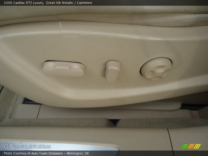 Green Silk Metallic / Cashmere 2006 Cadillac DTS Luxury