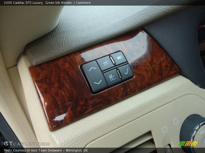 Green Silk Metallic / Cashmere 2006 Cadillac DTS Luxury