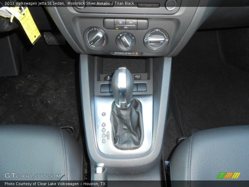 Moonrock Silver Metallic / Titan Black 2013 Volkswagen Jetta SE Sedan