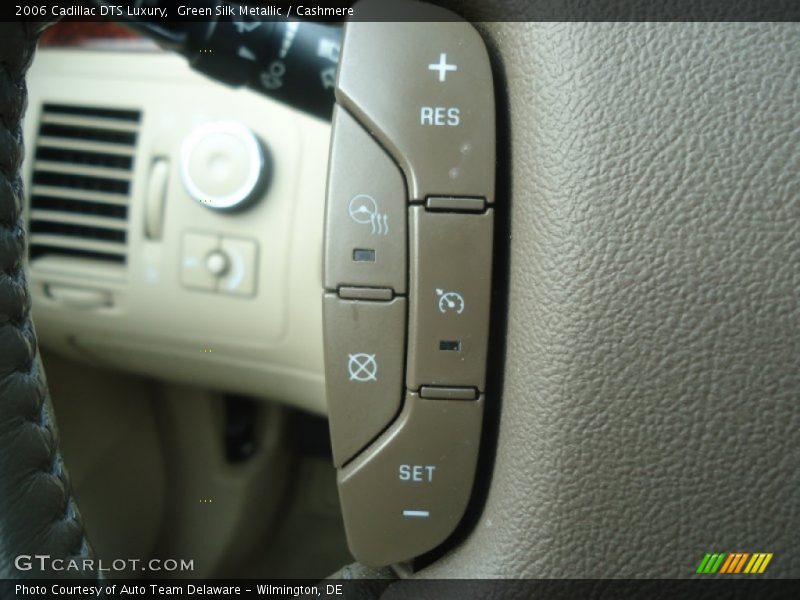 Green Silk Metallic / Cashmere 2006 Cadillac DTS Luxury