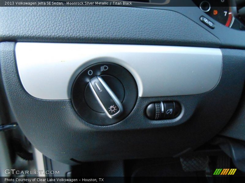Moonrock Silver Metallic / Titan Black 2013 Volkswagen Jetta SE Sedan