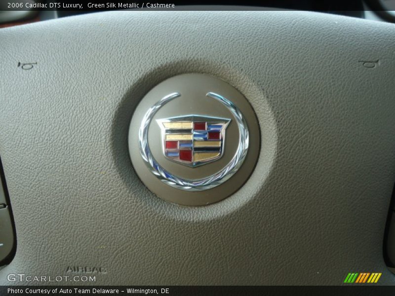 Green Silk Metallic / Cashmere 2006 Cadillac DTS Luxury