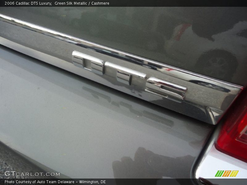 Green Silk Metallic / Cashmere 2006 Cadillac DTS Luxury