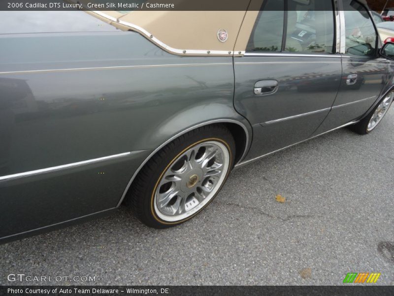 Green Silk Metallic / Cashmere 2006 Cadillac DTS Luxury
