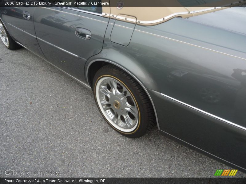 Green Silk Metallic / Cashmere 2006 Cadillac DTS Luxury